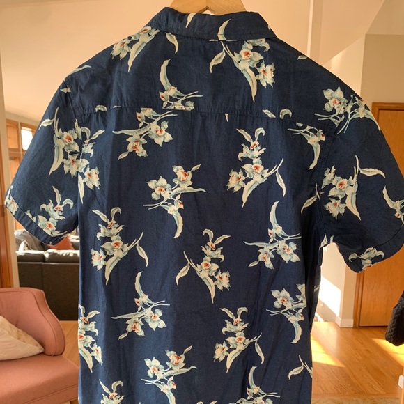 Dirty laundry short sleeve button down shirt -NWOT - Picture 3 of 6